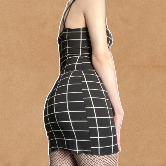 90s GRUNGE BLACK AND WHITE GRID PATTERN LETTUCE HEM DRESS - Picture 2 of 14